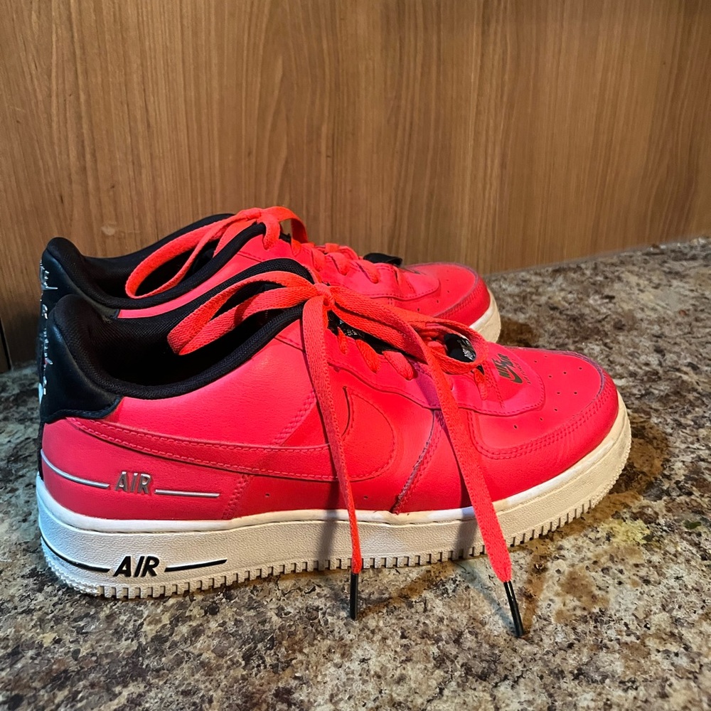 black and pink Nike Air Force 1 limited edition